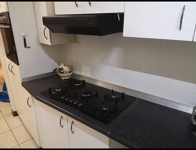 3 BEDROOM FREEHOLD TO LET IN BLACKRIDGE